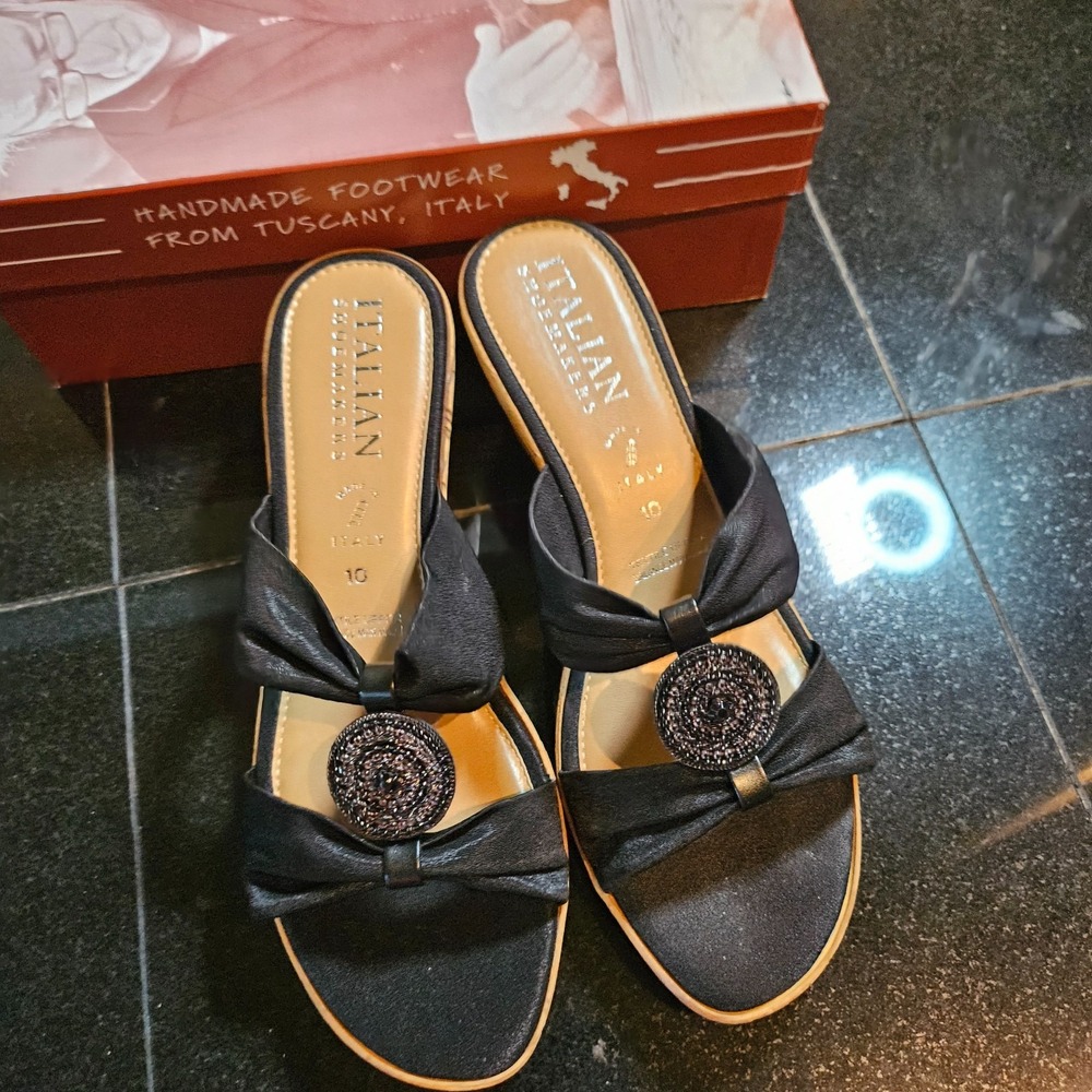 Italian Shoemakers Bethany Black Medallion Wedge Sandals Womens 10M 1-01733-2
